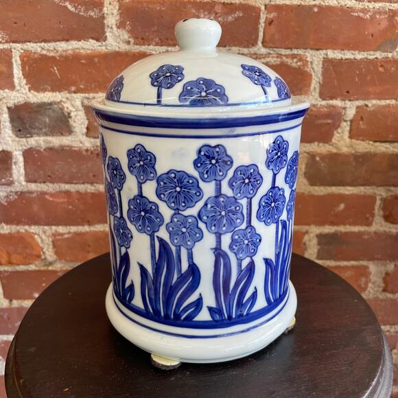 Vintage Chinoiserie Blue & White Ginger Jar with Floral Relief Lid (9.5”) - Picture 1 of 8